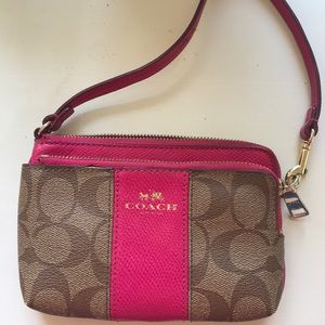 Coach signature c leather wristlet wallet pink